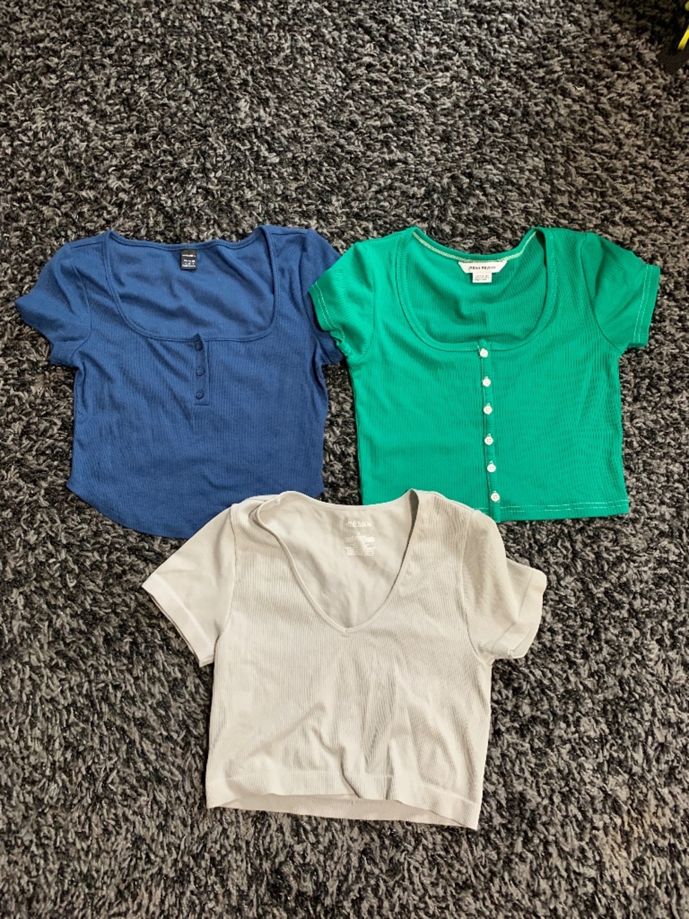3 Cropped tops, size Small